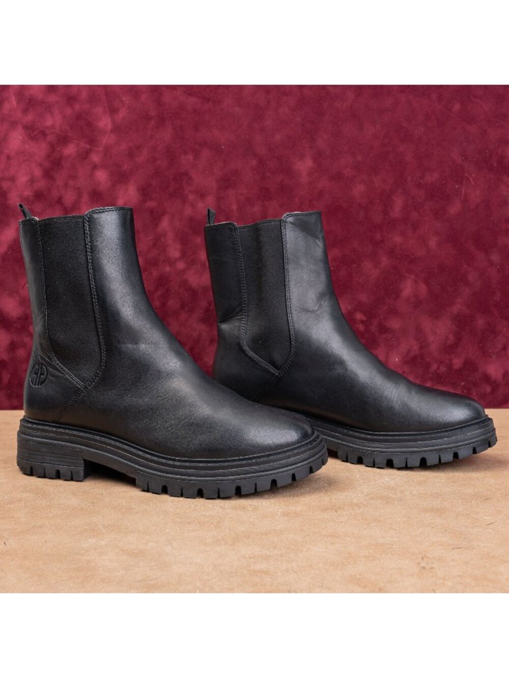Cole Haan Women Grand 360 Black Leather Classic Chelsea Ankle Lug Boots sz 9.5